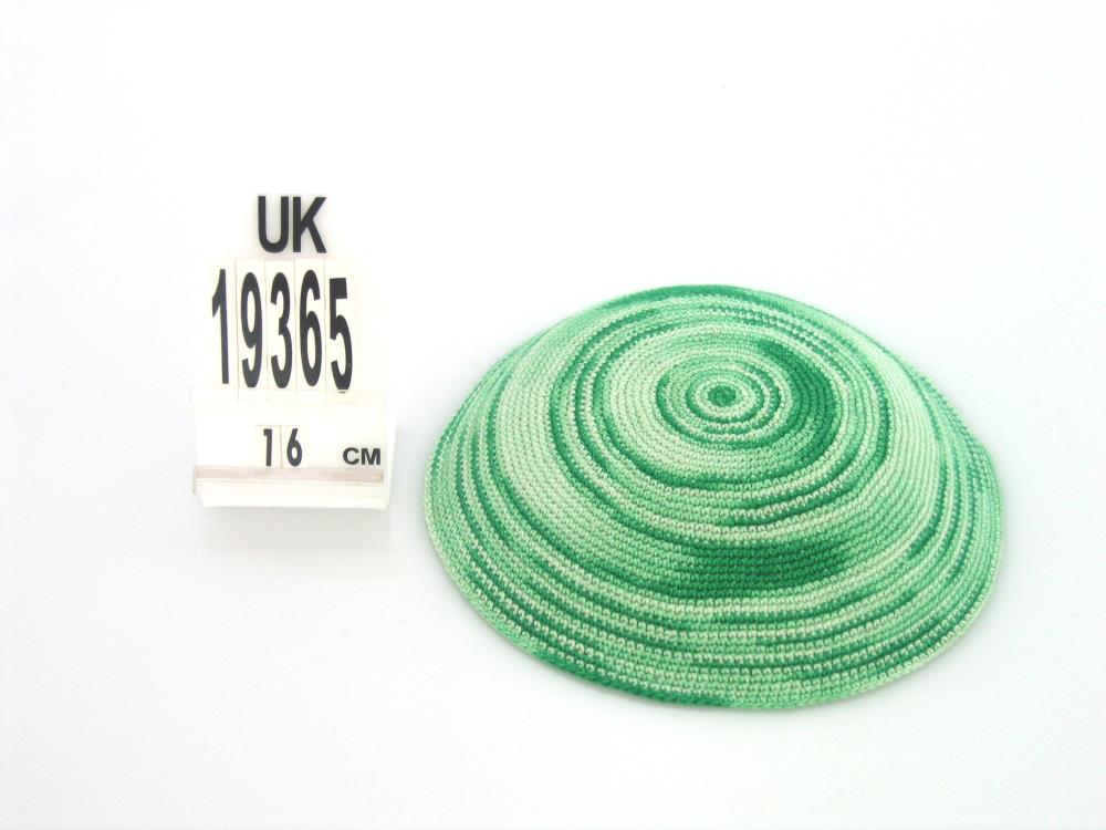 כיפה קטיפה רקמה ציפור 22 ס"מ (סטנדרט)