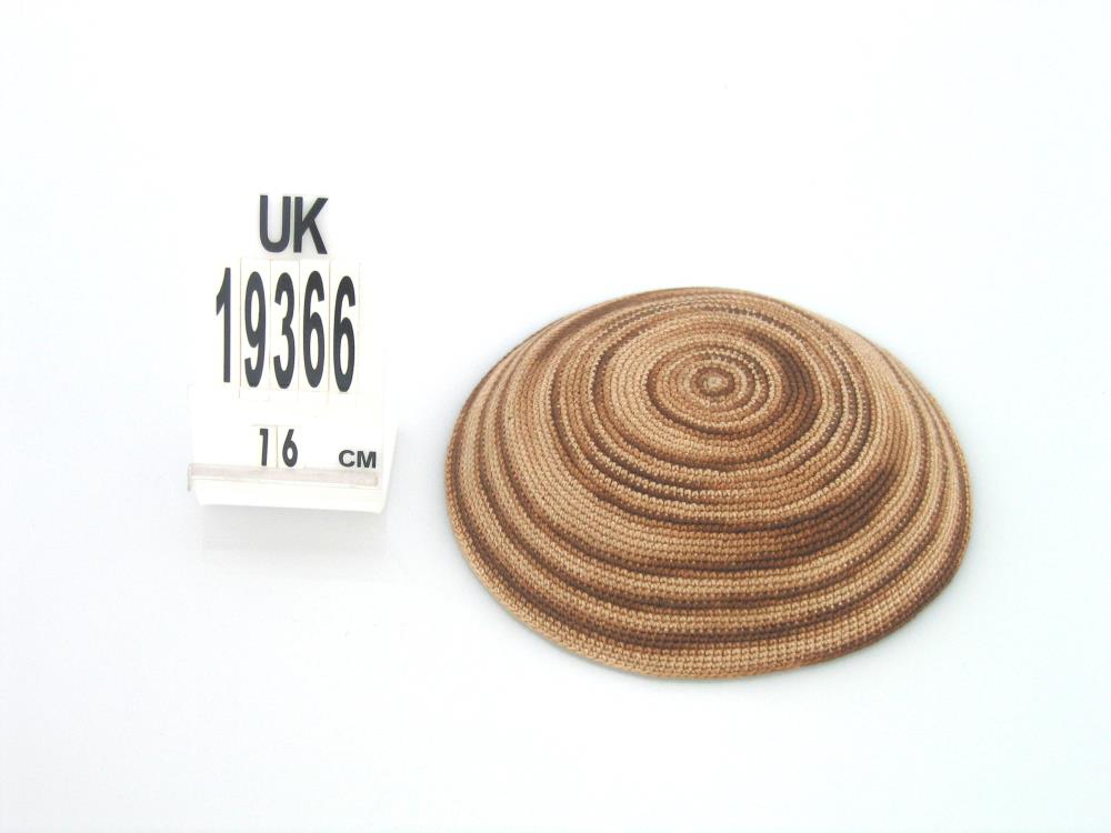 כיפה קטיפה רקמה ציפור 23 ס"מ (סטנדרט)